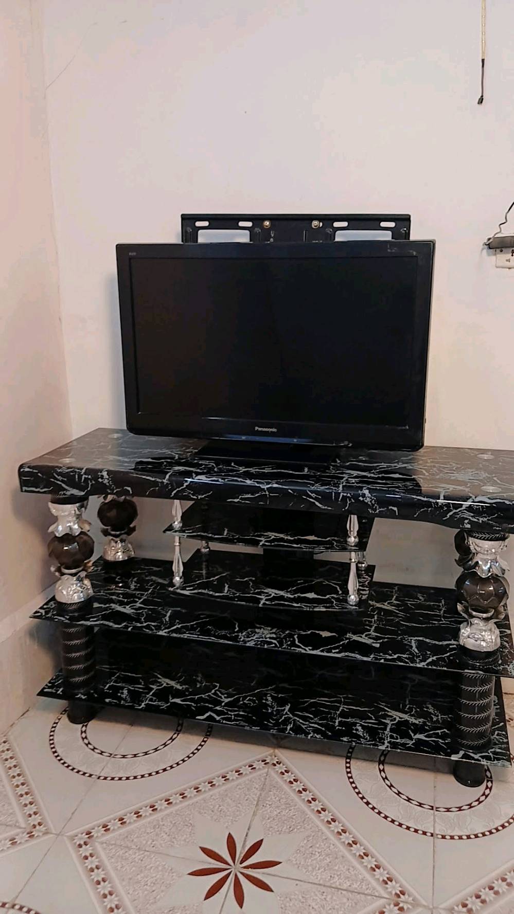فقط الميز 
سعره40