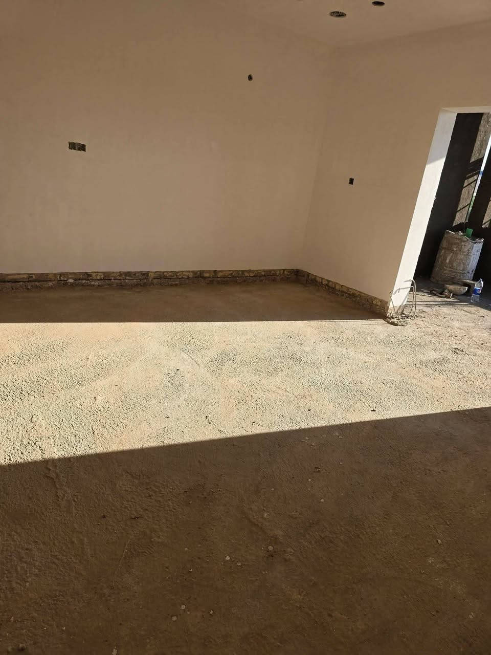 كادر بياض من الفلوجه شغل
مهندسين درجه أولى والتزام بل عمل البيت 
انطب بي منطلع منه أذا مايكمل المبيت داخل الموقع

نص مكتوب في الصور:
- ***********