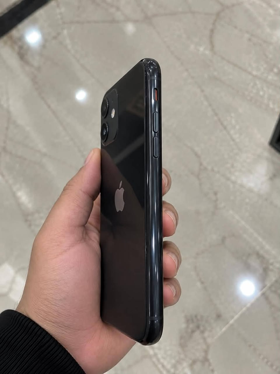 � للبيع iPhone 11
• الذاكرة: 128GB
• البطارية: مبدلة أصلية 100% 🔋
• الجهاز نظيف وشغال تمام
• الفحص والتجربة متاحة قبل الشراء ✅
• أنطي شرط للمشتري بعد الفحص والتأكد من الجهاز

💰 السعر: 300 ألف دينار وبي مجال للشراي 
📍 كركوك

📩 للجادين فقط — تعالوا خاص للاستفسار والتفاصيل لحد يجي بس الشراي

نص مكتوب في الصور:
- iPhone 11 أداء قوي .. بسعر مناسب للبيع الموديل iPhone 11 الذاكرة 128 GB البطارية مبدلة أصلية 100% الجهاز شغـال وجاهز للاستخدام السعر 300,000 ألف دينار فقط المكان كركوك للاستفسار واتساب *********** أنطي شرط بعد الفحص الجهاز موجود للفحص والتجربة للجادين فقط