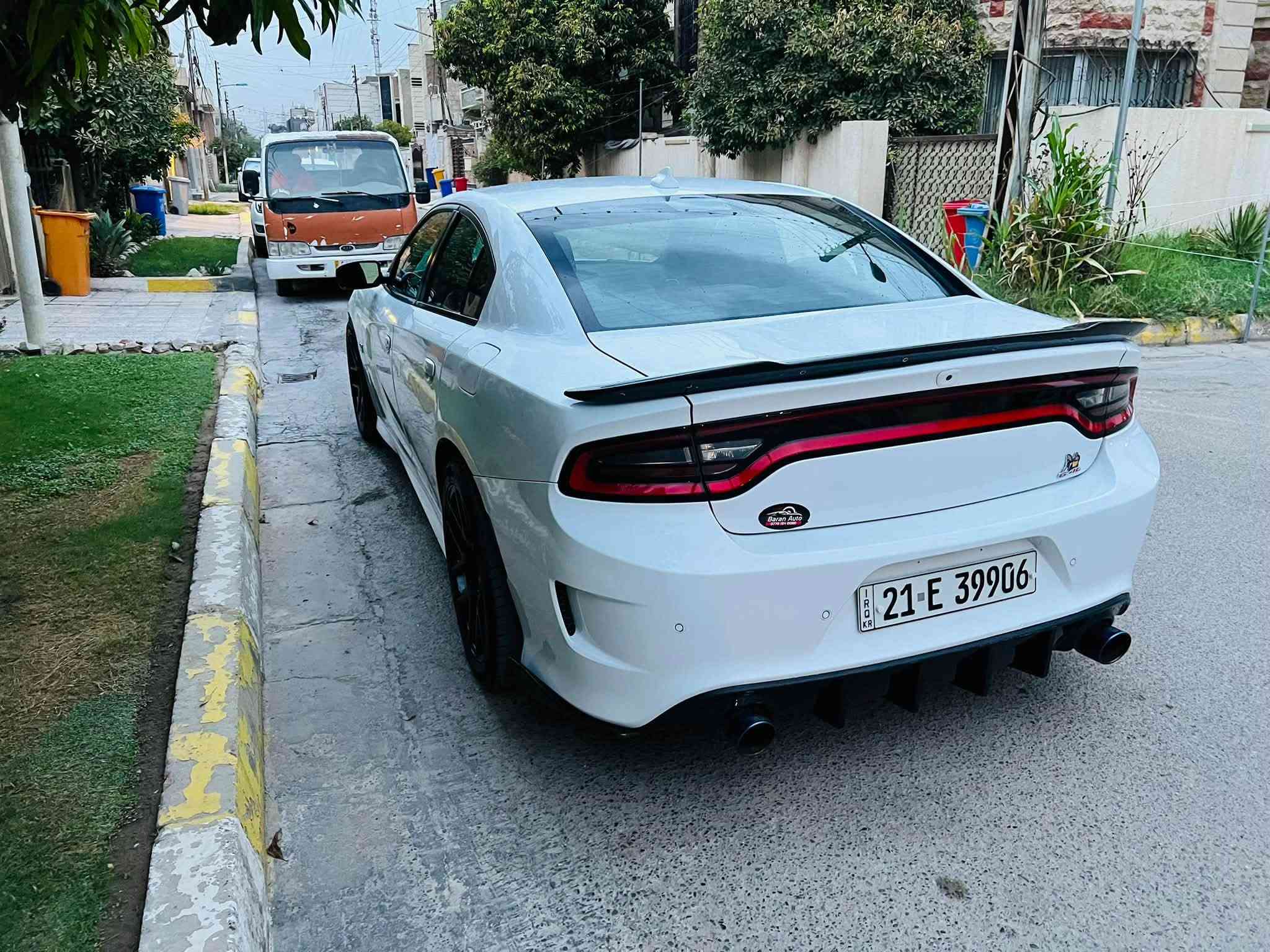 يا الله 
سلام عليكم 
جارجر سكات باك موديل 2019 
محرك 8 سلندر 6400
تو ويل 
حادث ربع جاملغ خلفي فقط 
مكفوله من الفتح ولبارد 
بدون ايرباك 
صور الحادث موجوده بلمنشور 
مكينه كير بلاد ع وضع الشركه 
تخم تاير جديد 
صدر جديد ع وضع الشركه 
المواصفات : 
شاشة carplay
بصمة
حساسات خلفية
كاميرا خلفية
كراسي تدفئة 
تدفئة ستيرن
تشغيل عن بعد
شفتات ستيرن
كرسي كهرباء
قطعتين تبريد 
ماشية 65 الف حقيقي  
سعر 225 بيه مجال 
عنوان بغداد غزاليه 
***********
