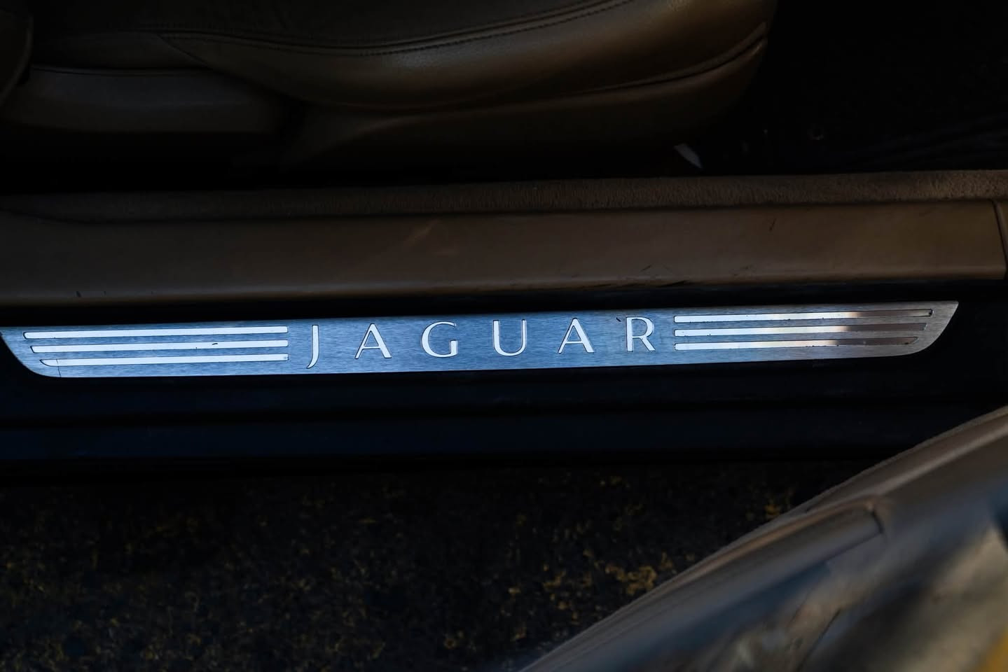 سلام عليكم  (بيع او مراوس ) 

Jaguar XK V8 🚀  2011   مكينه (5.0) (حصان 410) 
السيارة وارد خليجي وكاله سردار 
ماشية 111 كيلو متر حقيقي السيارة مغلفه PPF 
فول مواصفات 

-كشنات تدفئة + تبريد جلد 
-تحكم ستيرن + شفتات سبورت 
-كشنات جلد 
--سقف كنتارا 
-كير ماوس 
-3 وضعيات قيادة (طبيعي + سبورت + سبورت بلس )
-خزن ميموري 
-كتاب تضليل اصولي
-ويلات توسايز 
- ادامة كامله من كلشي 
-حساسات امامي + خلفي 
اخوتي السيارة كلش نظيفه ماشاءلله 
ناقصه خيال بس لان كلش سريعه🚀☠️

حادث السياره بغداد صار جاملغ امامي وراجع بارد 

ايرباك كله سليم ✅

تجي تفحصه وين متروح وبالعافيه على الي ياخذة 

وهذا رقمي لاي استفسار ***********
