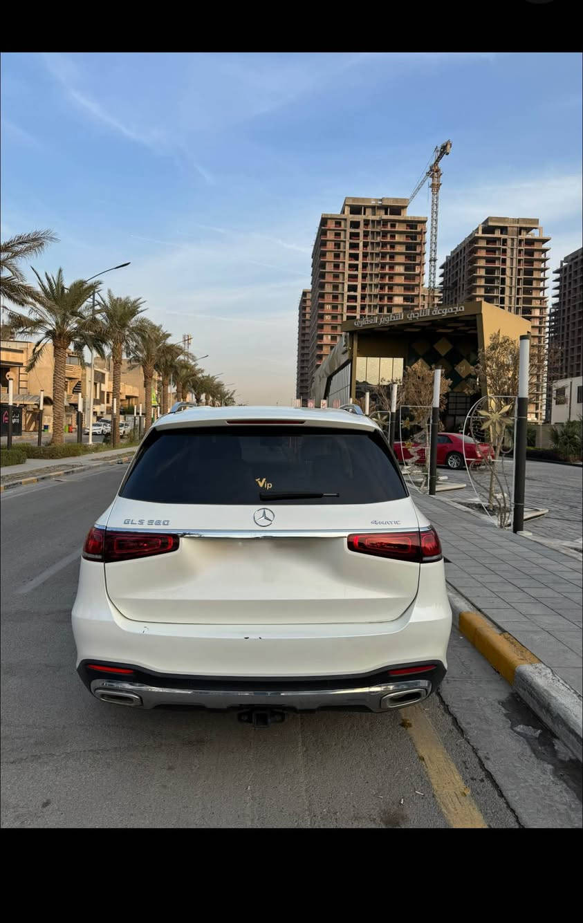 بيع أو مراوس سعر تواصل ع رقم ***********
 أ مرسيدس 2020 GLS 580
• محرك V8 سعة 4.0 لتر توين تيربو مع نظام EQ Boost
• قوة 489 حصان وأداء عالي
• نظام دفع رباعي 4MATIC
• ناقل حركة أوتوماتيك 9 سرعات
• فتحة سقف عادية (ليست بانوراما)
• داخلية جلد أبيض فاخرة
• 7 مقاعد (3 صفوف)
• نظام MBUX بشاشتين رقمية كبيرة
• دعم Apple CarPlay و Android Auto
• مقاعد كهربائية مع ذاكرة
• تسخين وتبريد للمقاعد
• تكييف أوتوماتيك متعدد المناطق
• إضاءة داخلية محيطية
• كاميرات 360 درجة مع حساسات
• أنظمة سلامة متقدمة (نقطة عمياء، مساعد مسار، رادار)
• تشغيل بصمة ودخول ذكي
• نظام تعليق هوائي AIRMATIC
• أوضاع قيادة متعددة
• باب شنطة كهربائي
• مرايا كهربائية قابلة للطي
• جنوط ألمنيوم رياضية
• سيارة فاخرة، مريحة
السعر تواصل خاص أو ع الرقم *********** بغداد, العراق
