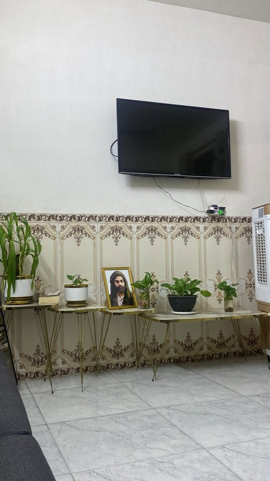 سخان٥٠
ماطور ٥٠
ميز ٧٠ وبي مجال ويا كرسيين 
مبردة ١٣٠ وبيهه مجال
طباخ ١٣٠ وبي مجال 
طبلات ٢٥ وبيهن مجال 
مجمدة ٤٠٠ وبيهه مجال بالكارتونة ورقه ضمان وياها 

الي يحب يتواصل ع هذا رقم 
***********
