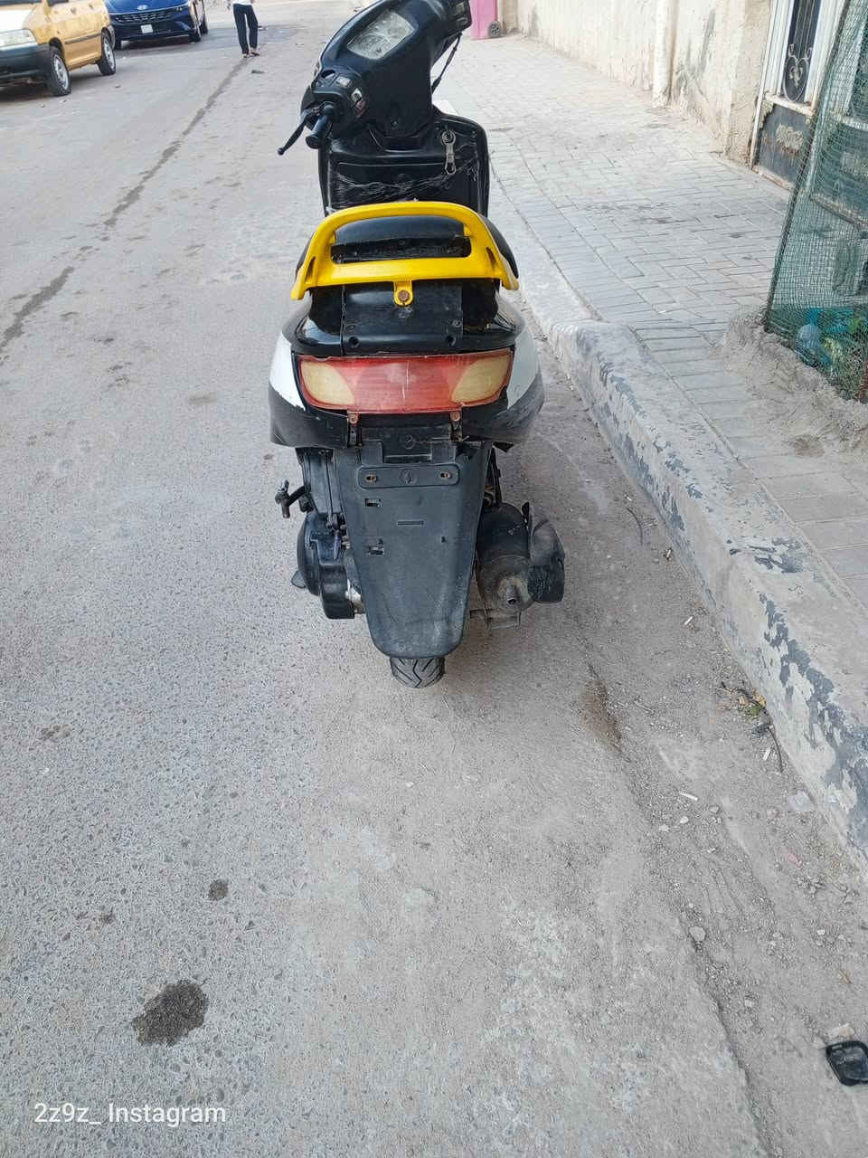 السلام عليكم دراجة فراشة كزوز رياضي حلك عريض الصوره قديمه ماعندي جديده سعر 300وبيهه مجال مكاني بصرة زبير

نص مكتوب في الصور:
- 2z9z_Instagram
- 2z9z_ Instagram