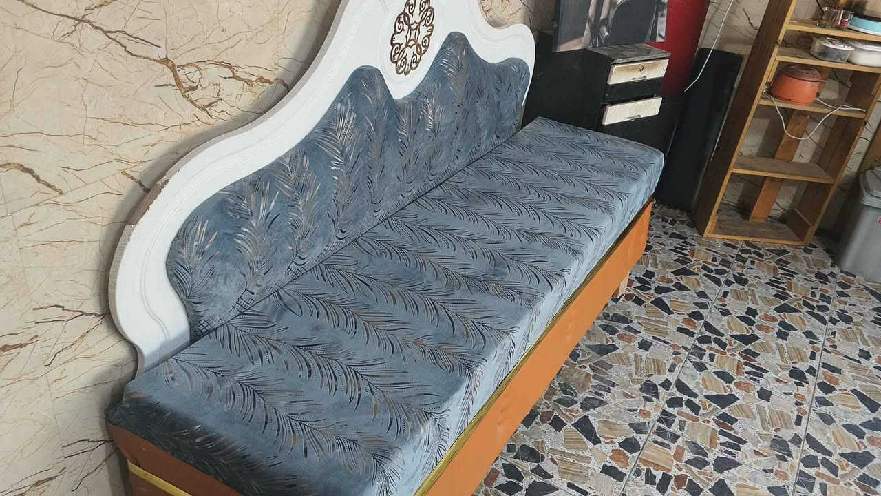 شازلون نضيف  اخو الجديد 
سعره ٦٠ وبي مجال 
كربلاء الجاير 
*********** كربلاء, العراق
