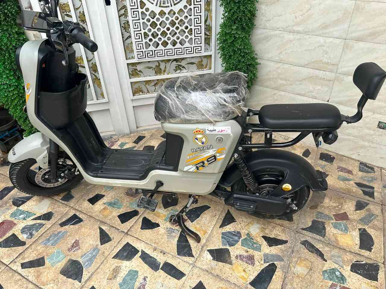 سلام عليكم دراجة شحن R9فول مواصفات موديل 2023دراجة أشاير يمنة يسرة دبل إشارة لايت عالي ناصي ملف 1500  3سرع سعر 450 وبيهة مجال العنوان بغداد الشعب قرب مستشفى الزهراء الأهلي الستفسار ***********
