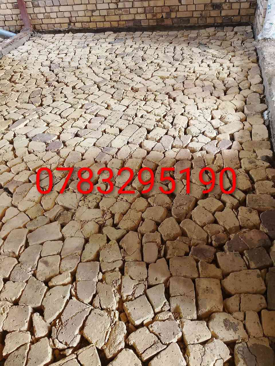 يوجد كادر لحدل والتربيع وقلع التراب وصب الارضيه وتزفيت وتسليط الأسطح يوجد ***********

