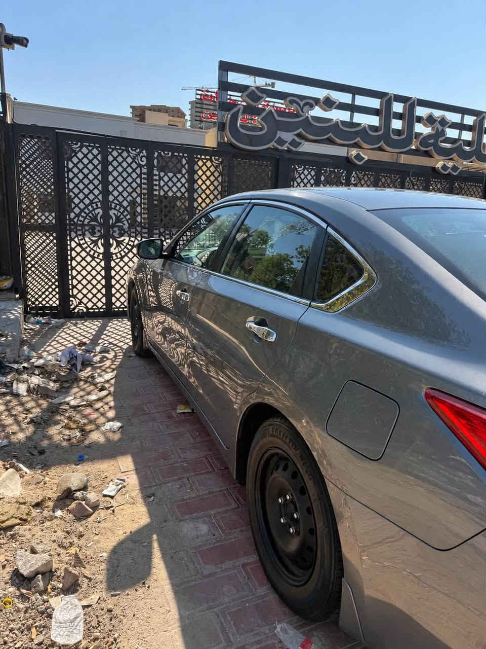 نيسان التما 16 مواصفات عادية بيهة كلير قمارة امريكي او بلعراق جاملغ الامامي يمنة السيارة نقصهة كمبريسر تبريد فقط ودرايم شفت مكينة 2500 تخم تايرات جدد ابلكات مجاول جدد ادامة كاملة مسويلهة 
السعر 100$ وبيهة مجال جدا بسيط تحويل وكالة على راحتك 
الرقم وتساب *********** مكان السيارة بياع شارع الرافدين
