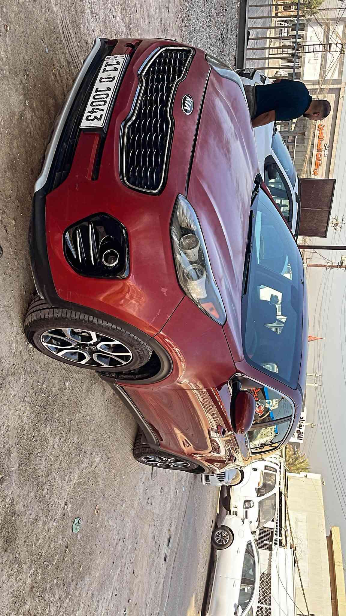 السلام عليكم للبيع سبورتج موديل 2019 وارد امريكي رقم بغداد باأسمي محرك 2400 Gdi ماشية 58 وقابله للزيادة سيارة نظيفة 
مواصفات عاديه
شاشة صغيره لمس 
كامرة دواره 
تحكمات فول
كروس مثبت سرعه 
شاشه لمعرفة اعطال السيارة
مانع تزحلق 
مانع انحدار 
حادثها جاملغ وبنيد 
تخم تايرات جديد وباتري جديد شادلهن
مكان السيارة بغداد شارع فلسطين
السعر 150 وبيها مجال
للاستفسار *********** وبي واتس اب هم
