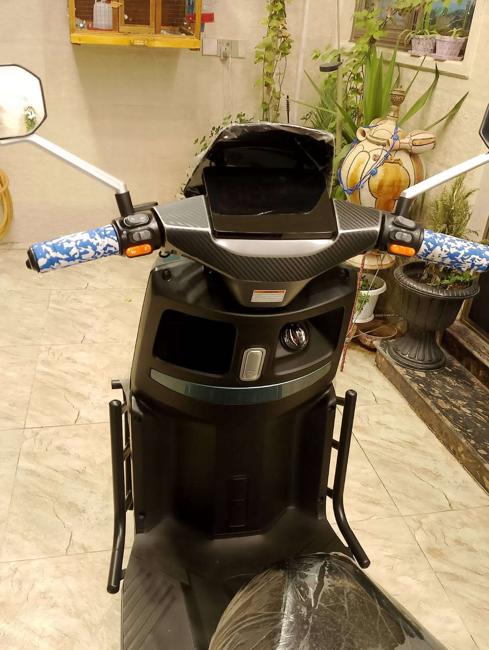 سلام عليكم 👋                             
ماطور شحن تسيلا للبيع 
6 باتري دبل مسطر  الملف 2000 w ماطور حيل نضيف المكان الموصل الاجانب الأيسر الشراي يتصل رقم الهاتف ***********
