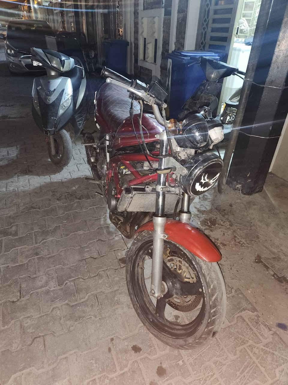 السلام عليكم دراجه بانده 400 نضيفه نقصها كتف شحن ويرادلها تنضيف كابريتر كهربأيات شغاله مكينه نضيفه الأوراق ضايعه أكفل سرقه و عشاير مكاني بغداد الحريه ***********
