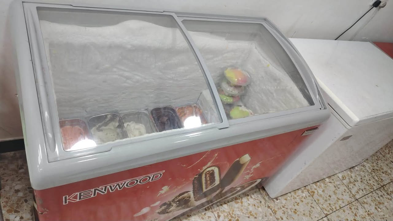 عارضة ومجمدة للبيع للأستفسار ***********
