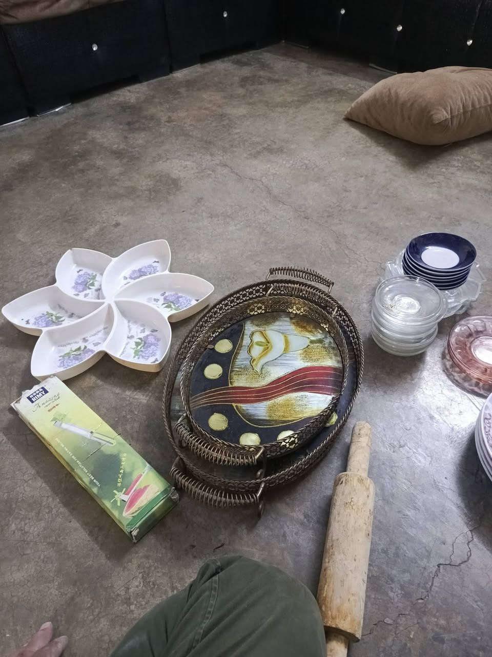 مواعين للبيع كلهن 25الف قفلهن

