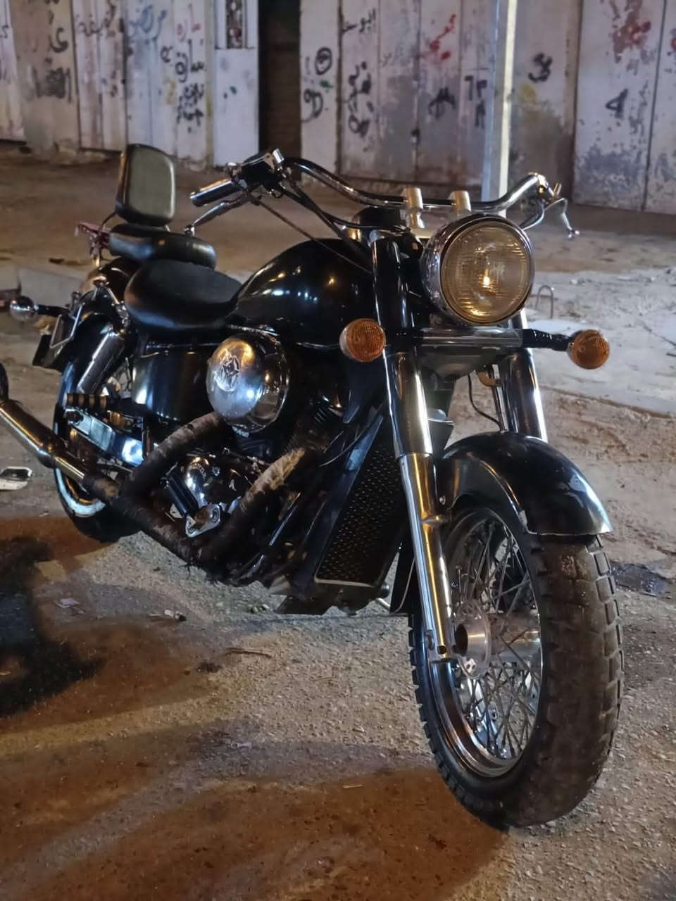 الوحش للبييع الوحش للبييع هوندا شادو 400cc مكينه كير ضفيره بلاديه ما مفتوح بيه برغي عليه سرفس وادامه كامله من بلكات وكابريته الدراجه وياها زوج جنط مرتب  بدون اوراق فقط مكاتبه عنواني ميسان للأستفسار رقم ***********
