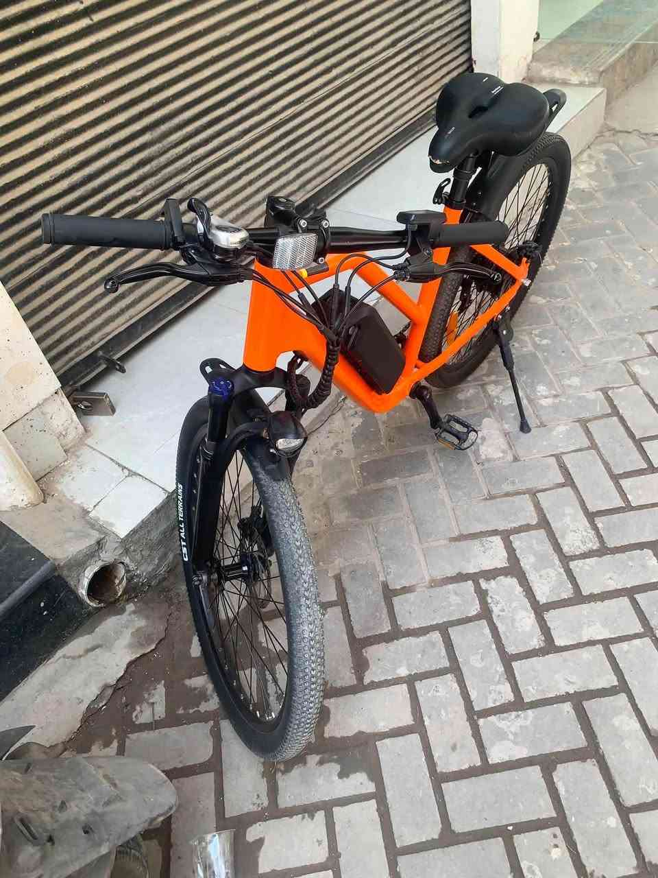 السلام عليكم بايسكل شحن بطاريه لثيوم حجم 26اخو الجديد بريك دسكات سرعه 40 السعر 400 بي مجال قليل الشراي يتصل ***********
