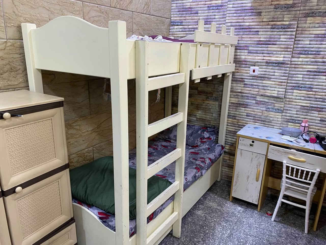 السلام عليكم جربايه طابقين صاج اصلي ومصبوغة صبغ حراري مال سيارات وبيها مخزن شغل نجارة الفاروق الي ب عامرية معروف شغلة السعر ٢٥٠ مكانة الغزالية ***********
