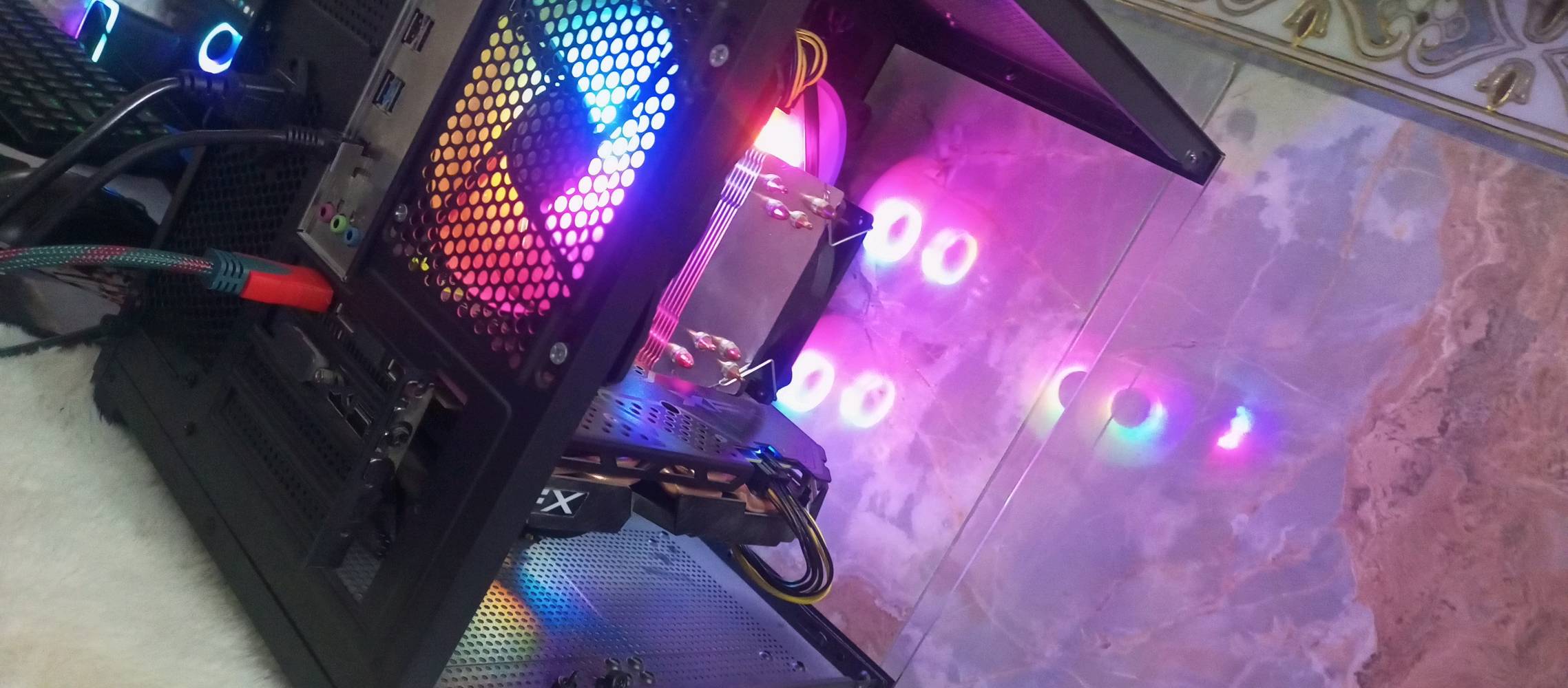 للبيع معه ميز كامل وكرسي شاشه  سعر تراب 550الف وبي مجال مال متوازي   ......المعالج: Intel Xeon E5-2680 v4 (14 نواة و 28 خيط معالجة) - أداء ممتاز في التعدد والمهام الثقيلة. اومراوس بلابتوب كيمنج
المذربورد: X99 - لضمان الاستقرار ودعم الأداء العالي.
الكرت: AMD Radeon RX 580 (8GB) - لتشغيل الألعاب على دقة 1080p بإعدادات قوية.
الرامات: 16GB RAM - مساحة كافية لتشغيل الألعاب والبرامج بسلاسة.
التخزين: 512GB SSD - سرعة فائقة في إقلاع النظام وتحميل الألعاب.
التبريد والتهوية: 4 فانات تبريد لضمان درجات حرارة منخفضة وتدفق هواء ممتاز.
الباور سبلاي: 500 Watt - طاقة كافية ومستقرة لكافة القطع.
الملحقات المرفقة:
الشاشة: شاومي (Xiaomi) بتردد 180Hz - سلاسة فائقة واستجابة ممتازة للألعاب التنافسية.
السماعات: سماعات أصلية RGB - صوت نقي وصافي (بدون أي وشة) مع إضاءة ممتازة.
حالة الجهاز: ممتازة وجاهز للاستخدام الفوري (تم فحصه واختباره بالكامل).] ويا يوبي اس 1500وجديد كارتونه 
المكان: [بغداد شعب نهايه حي اور ]
التواصل: عبر الرسائل أو الاتصال على الرقم [***********].توصيل ماعندي تجي تفحص يمي وشف نضافه 💯
للبيع معه ميز كامل وكرسي  ......المعالج: Intel Xeon E5-2680 v4 (14 نواة و 28 خيط معالجة) - أداء ممتاز في التعدد والمهام الثقيلة. اومراوس بلابتوب كيمنج
تعتبر شاشة Xiaomi Gaming Monitor G24i (بحجم 23.8 بوصة ومعدل تحديث 180Hz) من أفضل الخيارات الاقتصادية الموجهة للألعاب، حيث تجمع بين السرعة العالية وجودة الألوان بفضل لوحة Fast IPS.
أبرز المواصفات الفنية
حجم الشاشة: 23.8 بوصة.
دقة العرض: Full HD (1920 \times 1080).
معدل التحديث: 180Hz (عبر منفذ DisplayPort).
زمن الاستجابة: 1ms (GtG) لتقليل التغبيش والضبابية في الألعاب السريعة.
نوع اللوحة (Panel): Fast IPS لألوان دقيقة وزوايا رؤية عريضة (178^\circ).
تغطية الألوان: 99% من نطاق sRGB.
تقنيات المزامنة: دعم FreeSync / Adaptive-Sync لمنع تقطع الصورة (Tearing).
المنافذ: منفذ DisplayPort 1.4 ومنفذ HDMI 2.0 ومخرج للصوت.
المميزات الرئيسية
سلاسة ممتازة: معدل 180Hz يوفر أداءً مثالياً لألعاب السرعة والتصويب (مثل Fortnite وPUBG).
دقة ألوان وحماية: تدعم تقنية تقليل الضوء الأزرق لراحة العين أثناء الجلسات الطويلة.
تصميم عصري: حواف نحيفة للغاية مع إمكانية إمالة الشاشة (Tilt).