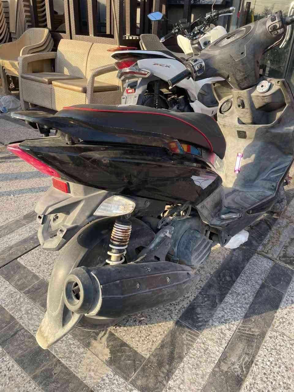 السلام عليكم للبيع جي تي ار الدراجه نضيفه ما عده الملاحضه الي بل بجم السعر 950الرقم***********
