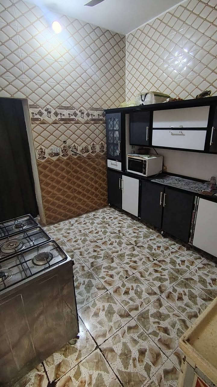 للاستفسار اتصل ***********
بيت للبيع .في حي الزهراء مساحة 100 متر ركن طابقين واجهه 10في10
خدمات كاملة منطقة تبليط بالكامل. يقرب 50 متر عن المدارس
الطابق الاول يتكون من 
استقبال 4.75 في 3.5 
طارمة 4.75 في 2.5
المطبخ 3.75 في 3
الصالة 5 في 2.5
غرفه نوم 4.5 في 3.5
منور 1.5 مربع
حمام 1.5 مربع
الطابق الثاني 🧧
غرف نوم عدد 3 
الاولى 4.75 في 3.5
الثانيه 4.5 في 3.5
الثالثه  4.75 في 3
حمام 1.5 مربع
صالة.سطح
للاستفسار على هذا الرقم ***********
غير متواجد على الفيس
