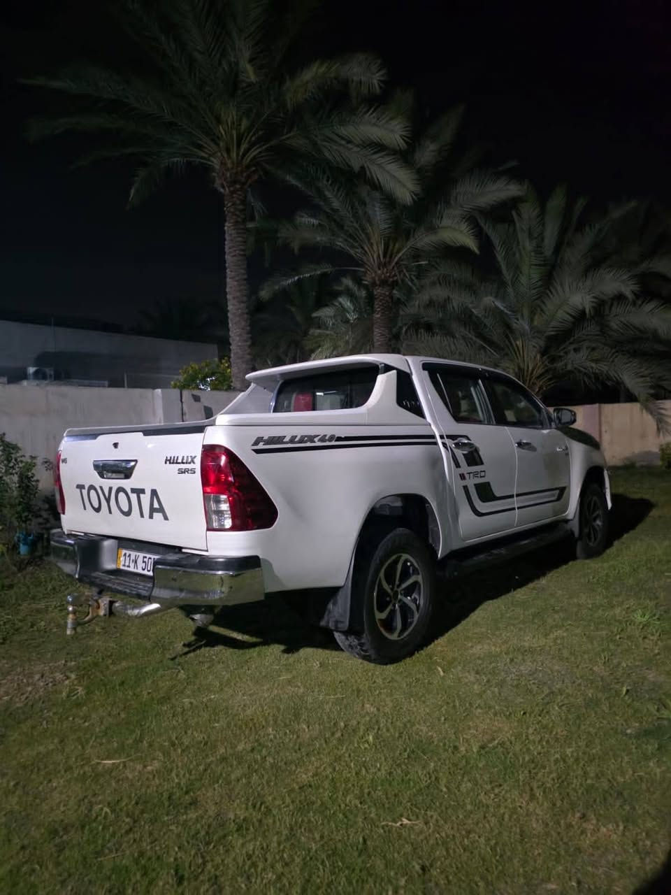 السلام عليكم 
تيوتا هايلوكس 
موديل 2019
فورويل  دفع رباعي
كويتي ساز TRD
V6  -----4000
بصمه السياره
محرك وكير مكفولات 
6نمر 
تخم تاير 
دوشمه كامله داخل احمر
سنويه ماساقطه 
لايت زنون عالي وناصي 
دبل اشاره بلمري
السياره مناقصه برغي
السونار موجود بلصور 
درع امامي ودرع خلفي
تبريد شغال ثلج
رقم السياره بغداد مميز
سعر السياره 305 وبيه مجال 
مكان السياره بابل حله بلمركز
للاستفسار اكثر عبر الرقم التالي
*********** واتساب
