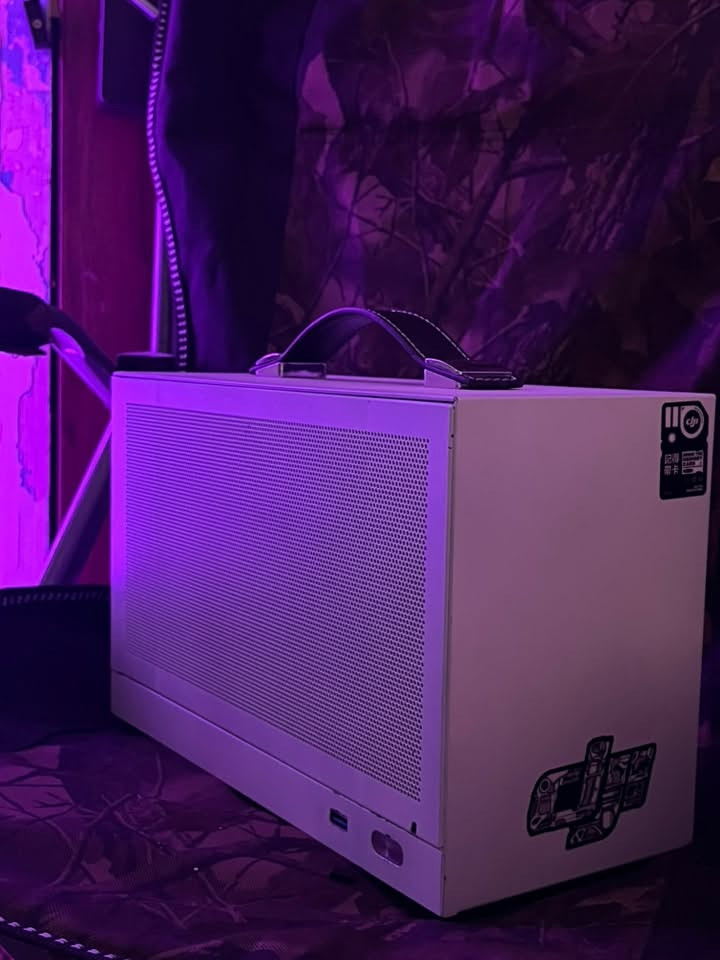 السلام عليكم
Mini itx pc build للبيع
مواصفات 
R5 5600x
B450
Ram 16 gb 3200hz
Storage 1tb ssd m.2
Rtx 4060 
Psu sfx thermalright 650w
Case mini itx s300

هاي التجميعة للناس الي يدور صغر حجم وقوة بنفس الوكت

للاستفسار ***********
