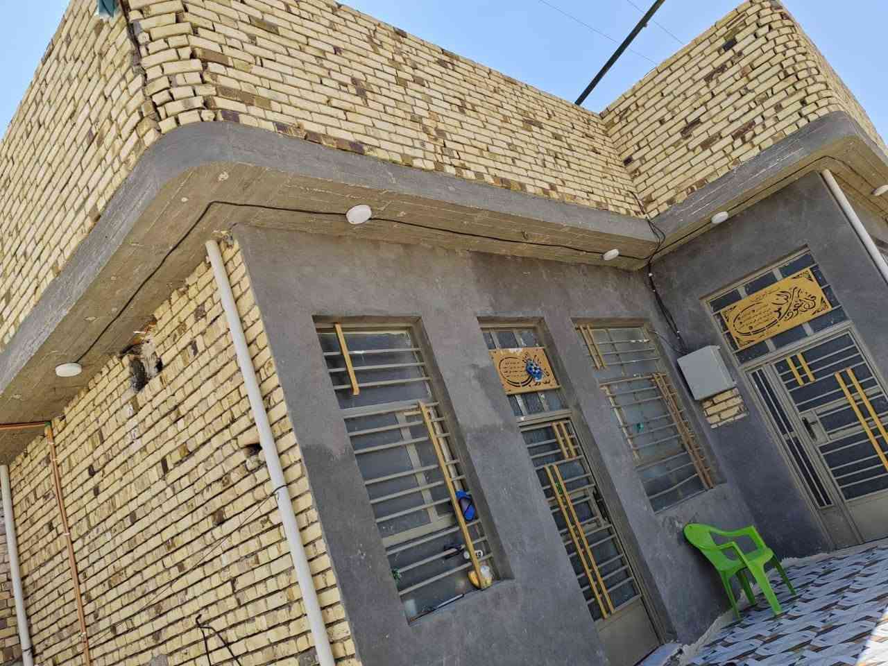 السلام  عليكم دار للبيع طابو زراعي المساحه 210 متر مربع ركن 
على شارعين  يحتوي على غرف نوم عدد 3 بناء حديث  
العنوان المدحتيه  حي بابل الزراعي  بالقرب من محطة الكهرباء  مقابيل الطابو الصرف مباشر
  الستفسار ***********
