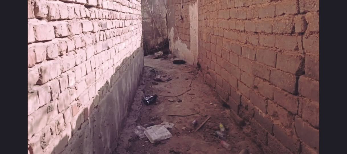 بسم الله الرحمن الرحيم
يالله... 🙏

🏡 فرصة مميزة... بيت للبيع (طابو صرف)
📍 الموقع: الدغارة – حي الحرية، مقابل الجامع، على شط الدغارة.
📐 المساحة: 198 م². 
✔️✔️يحتوي ع غرفتين واستقبال ومطبغ 
✅ البيت طابو صرف وجاهز للبيع. ✅ قابل للتقديم على قرض الإسكان أو أي قرض آخر. ✅ جميع الخدمات متوفرة:
ماء
كهرباء
تبليط
خط مولدة
إنترنت ضوئي
💰 جميع أجور الماء والكهرباء مسددة بالكامل.
🏠 البيت متروك منذ حوالي 5 سنوات، ويحتاج إلى ترميم تُقدّر كلفته بحوالي 5 ملايين دينار. 
🔥 السعر أخو البلاش .
📞 للاستفسار والتواصل: *********** اتصال أو واتساب.
