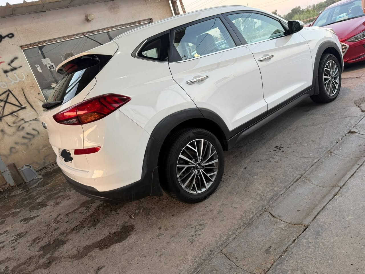 هيونداي توسان موديل 2020 خليجي للبيع 🚘
السلام عليكم  🌹

🔹 موديل 2020 خليجي
🔹 رقم بابل جديد 
🔹 سيارة بيه رشات صبغ 
🔹 ماشية 130 ألف حقيقي
🔹 السيارة جديدة جداً ونظيفة
🔹 السعر: 155 وبيها مجال 

📍 المكان: كربلاء  –
📞 للاستفسار ***********🌹***********
