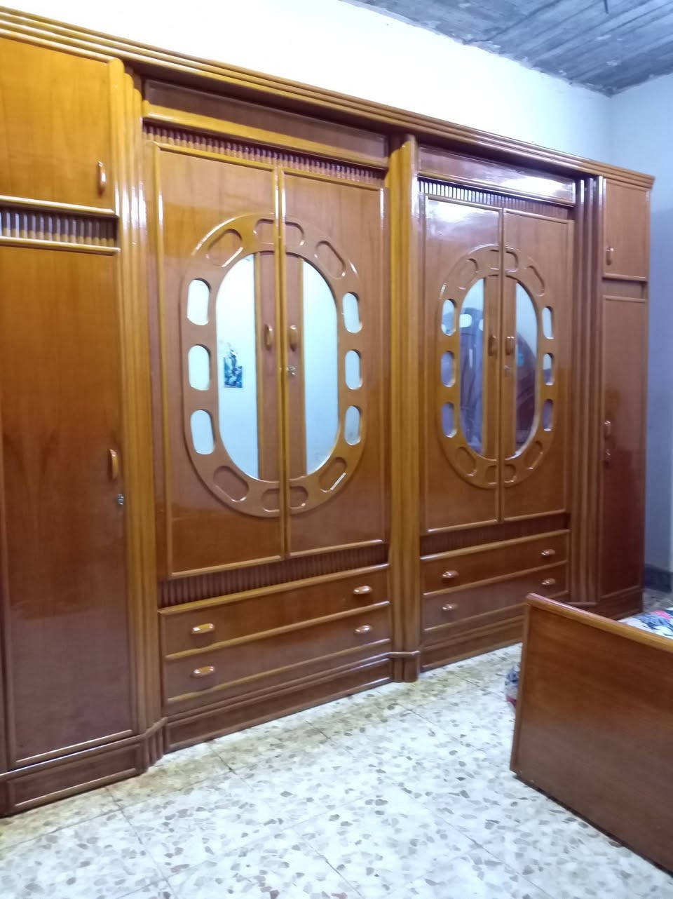 مكلف بلنشر غرفه تسكام نجاره صاج داخل وخارج ظهر جرجوبه ٩٠٠وبيه مجال مكانه حله للاستفسار الاتصال بلرقم ***********
