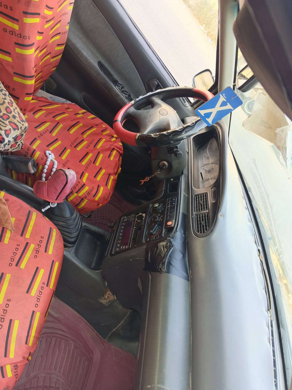 السلام عليكم كيا سيفيا 95 تحويل مباشر كير عادي محرك مكفول صدر خلفي امامي جديد باتري جديد كهربائيات جدد سياره خير من الله وجاهزه من كلشي 
العنوان ابو غريب الحصوه
السعر33وبيها مجال 
مكلف بالنشر خابر فقط
***********
***********
