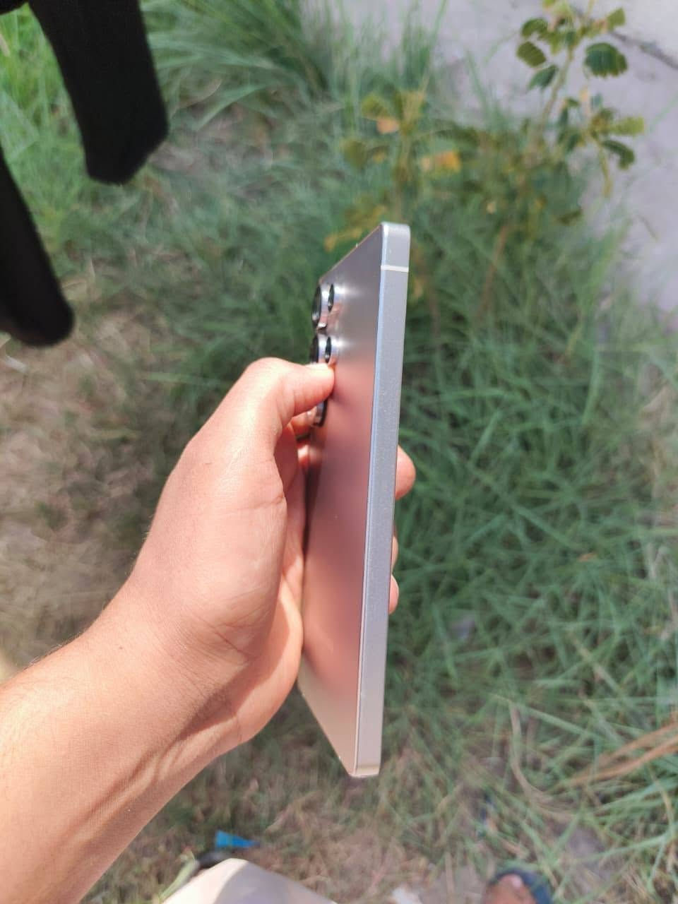 S25  Ultra 256GB
دبل سيم كارت 
نظافة ١٠٠% ولاخدش 
مستعمل اقل شهر  
جميع الملحقات (كفر اصلي - لاصق شاشة - كيبل شحن - كارتون)
عنواني : بغداد الراشديه مال الحسينيه 
السعر 1.300.000 
رقم ***********
