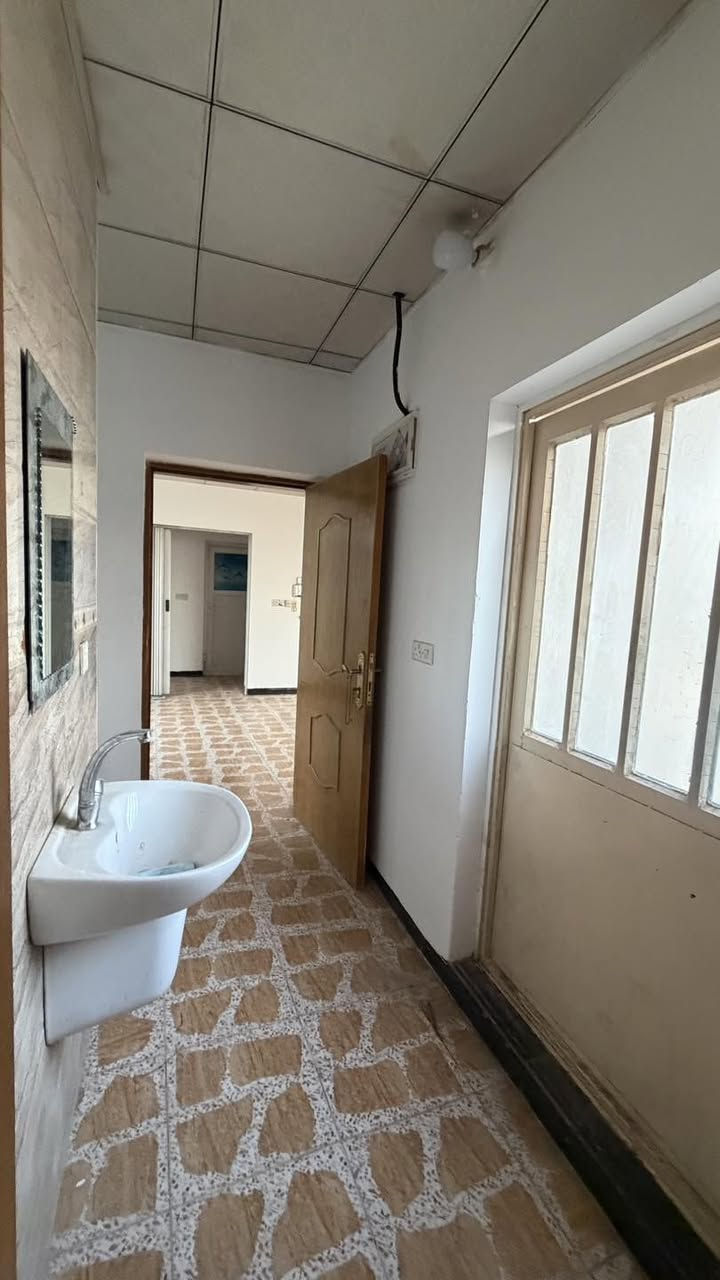شقه للايجار مساحه الدار 150 متر حي العداله شارع 10🏘️ 
غرفتين  وصاله ومطبخ  وصحيات بناء مرتب
مكتب دار السلام للتفاصيل الاتصال على الارقام الموجوده
***********)  (*********** #بيت #نجف #حي #سلام
