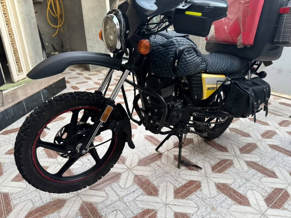 السلام عليكم
دراجة دايوان 2022 اصولي 
محرك 150cc 
نضيفة كلش جبلي مامفتوح المحرك
السعر 1500 قفل مكاني ديوانية 
***********
