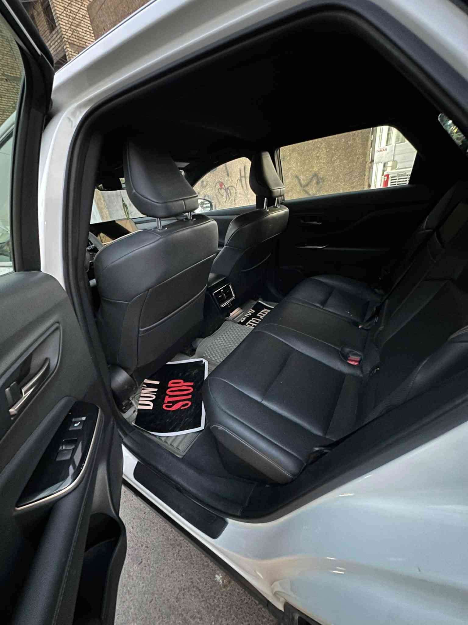 السلام علكيم
👑 تويوتا كراون سيجنيا 2025

Toyota crown signia 2025

فاخرة وعملية تجمع بين الفخامة والتكنولوجيا المتقدمة والتوفير في استهلاك الوقود

بنظام دفع رباعي هجين يجمع بين محرك بنزين بأربع أسطوانات سعة 2.5 لتر طبيعي التنفس و محركات كهربائية عدد 2

وارد امريكي 
فول موصفات عده الفتحه
عدد الاحصنة : 240 🐎 
اللون : ابيض
صوره الحادث مع الصور  السياره بدون تبديل 
بيه /٣٦ حالوبه /بل القماره والبنيد/ 
سعره ٢٧٥ وبيه مجال 
رقم بغداد 🇮🇶
ماشيه 28
مقاعد جلد  تدفئه تبريد الخلفي تدفئه
مكاني بغداد حي اور
سعره ٢٧٥ وبيه مجال
***********
