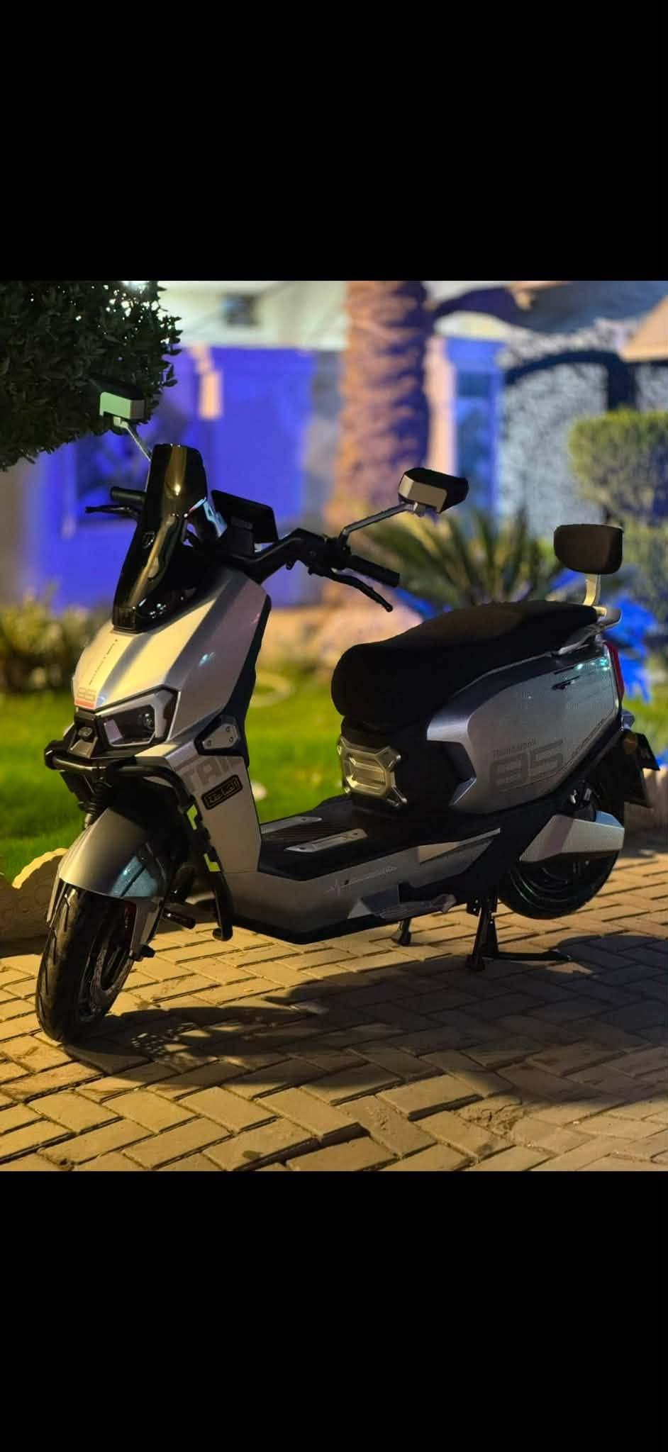 سلام عليكم
 Scooter
( الصاعقه ريان 👈الاصليه 👉)
ملف 2000s يجي اشلع من وحش الكون بشويه 
سرعه( 73 km حقيقي )
تمشيك 80 km الى 70 km بل راحه 
لايت LED Zenon قوي عالي ناصي رماش 
مثبت سرعه cruise
بيه نضام بك R
ابريك بلمكان دسك دبل عنبار  
دراجه نضافته 95%‎ نظيفه كلش 
استخدام قليل + وصل شراء موجود 
سبب البيع  استخدامي إلها قليل
سعرها مليون و 300الف وبيه مجال  
مكاني بغداد حي الشرطه شرطه الرابعه 
للتواصل ماسنجر او ***********
