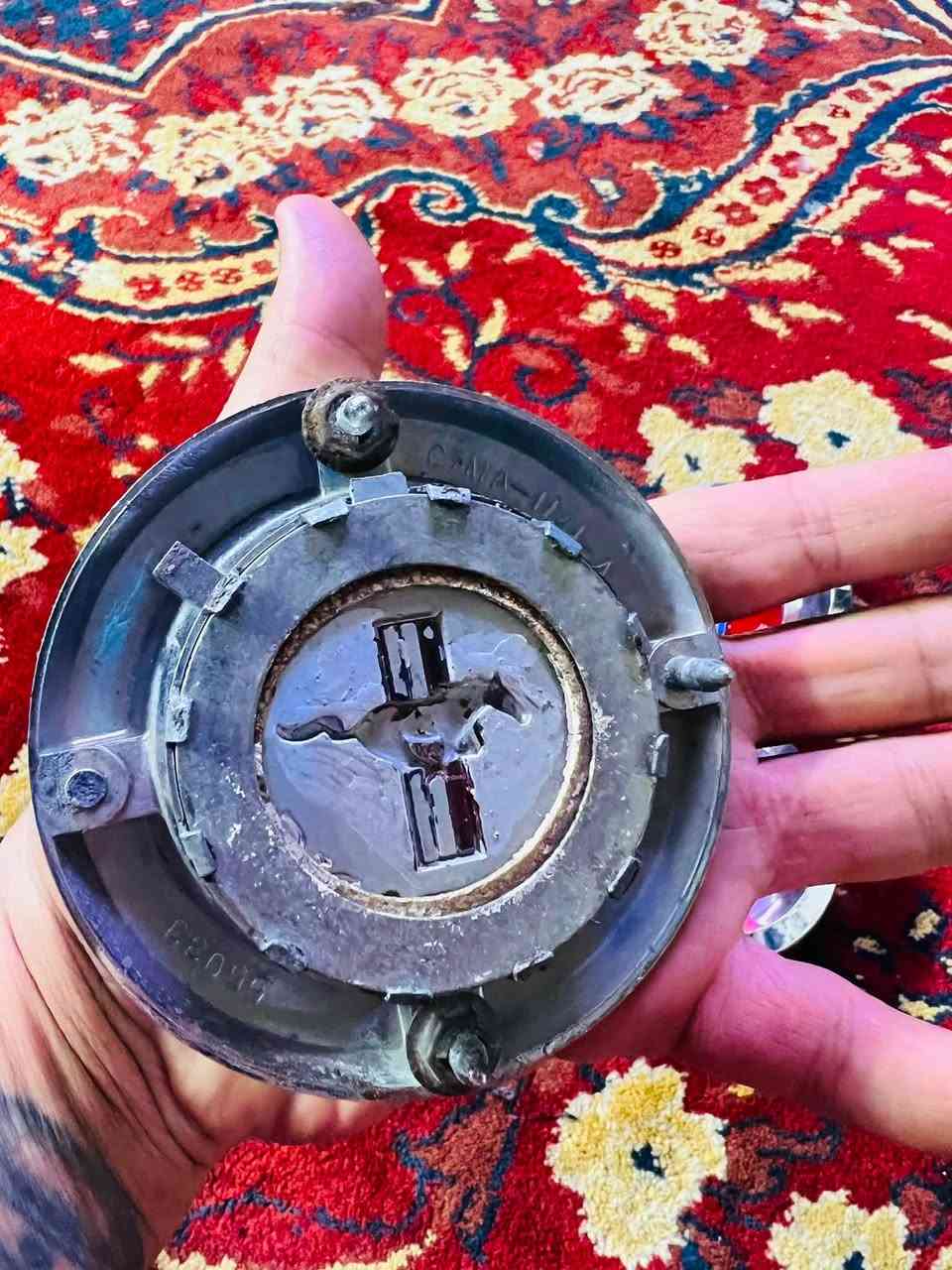 فناجين للبيع.
بغداد شارع فلسطين

***********
