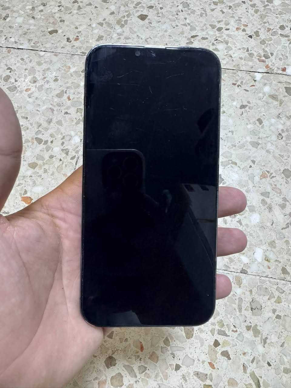 السلام عليكم ايفون 13 برو ماكس نضيف وما مفتوح وكلشي ما مبدل بي وملحقاته ويا كيبل وكارتونه  وسعر 650 وبي مجال عنوان حي الجهاد  وابو غريب *********** متواجد خط واتساب

نص مكتوب في الصور:
- ١١:٢١ حول الاسم iPhone إصدار iOS ٢٦.٦.٢ اسم الطراز iPhone 13 Pro Max رقم الطراز MLEJ3LL/A الرقم التسلسلي MGWFGP9P1V انتهت صلاحية التغطية سجل تاريخ القطع والخدمة الأغاني والفيديوهات ١,١٥٠ الصور ٦٧٧ التطبيقات ٣ السعة ٢٥٦ غ.ب. متوفرة ٢٣٣,٥٧ غ.ب.
- ١١:٢١
- حالة البطارية والشحن
- رسالة مهمة حول البطارية
- حالة بطاريتك متدنية جدا. يمكن أن يبدل أحد مزودي خدمة Apple المعتمَدين البطارية لاستعادة الأداء والطاقة القصويين.
- العثور على خيارات الخدمة...
- الحد الأقصى للقدرة
- ٧٦%
- هذا قياس لقدرة البطارية مقارنة بقدرتها عندما كانت جديدة. قد تتسبب القدرة المنخفضة بتقليل ساعات الاستخدام بين عملية الشحن والأخرى.
- أقصى قدرة للأداء
- ستساعد الأنظمة المضمنة في النظام والمكونات في تخفيف آثار الأداء التي قد تلاحظها أثناء التقدم الكيميائي في عمر بطارية iPhone.
- شحن البطارية المحسن
- للحد من استنزاف عمر البطارية، يتعلم الـ iPhone من عادات الشحن اليومية، بحيث ينتظر ولا يتجاوز ٨٠% حتى يحين موعد حاجتك إلى استخدامه.