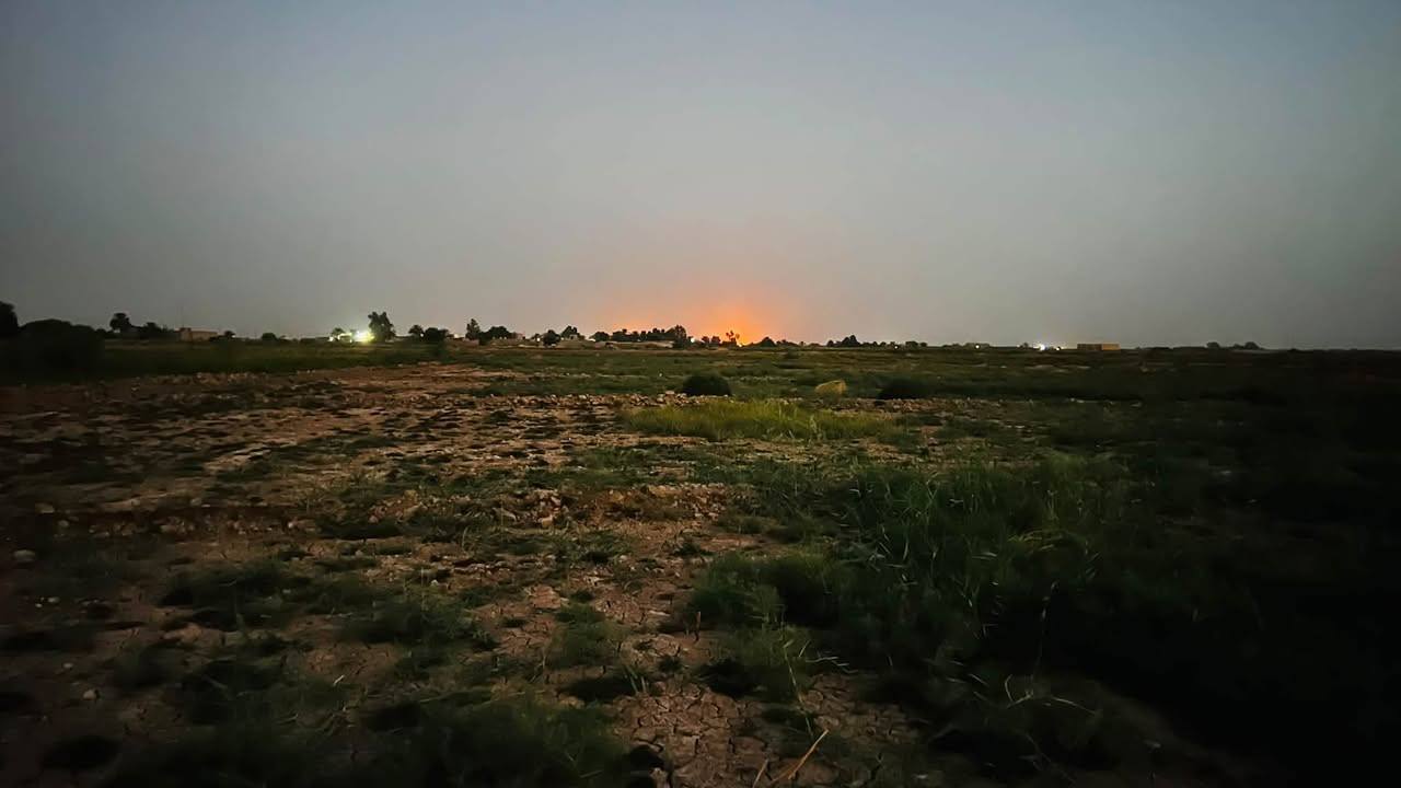 سلام عليكم كاع لبيع دونمين ونص قريب عليه شارع العام ماء وكهرباء   ومدرسه هيمن مكانه كلش حلوه ومرتب   استفسار اتصل عل ***********
