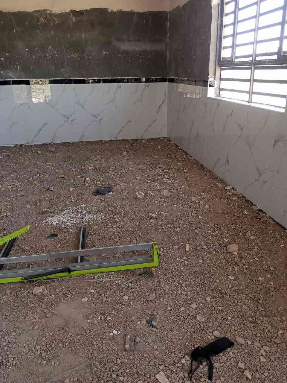 خادم انا جميع أنواع السيراميك الجداري ولارضي درجه أولا ع اليزر وستلام مهندس والتزام بلعمل ***********
