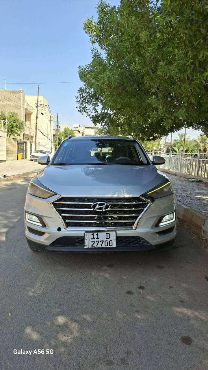 مساء الخير حبايب 🤍
توسان مديل 2019 ماشية 45mi 
#السعر 147 وبيها مجال وممكن مراوس.
وارد امريكي حادث فقط مقدمة البنيد بدون شواصي بدون لغوده نهائيا 
بيها سونار وصور الحادث موجوده بالمنشور  .
السيارة جهازه من كلشي والسيارة بيها منضومة تبريد كامله جديدة و كامله من صيانة كشناتها جديدة جدا وسبيرها جديد جدا
  مواصفات
تحديد مسار
 بصمه تشغيل
  اوتو هولد 
هاند بريك بصمه 
رادار امامي خلفي وجانبي وكامره دواره
اندرويد اوتو 
تدفئه تبريد بالكشنات كشن السايق كهرباء 
ويل حجم 18 بلادي 
للتواصل  *********** ☎️
                ***********☎️

نص مكتوب في الصور:
- Galaxy A56 5G