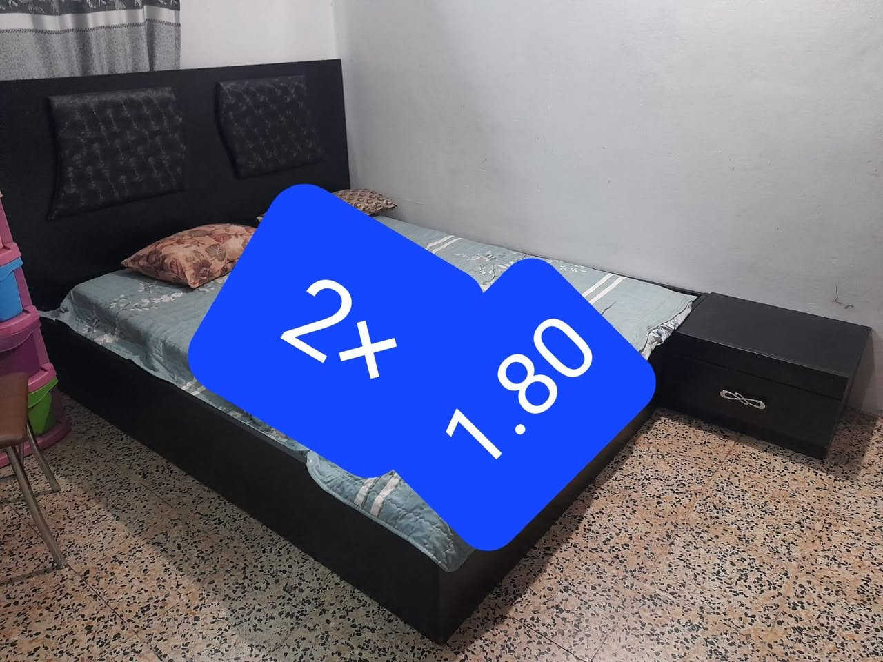 غرفة تركي للبيع
السعر ٢٠٠ ألف
قنصور سلايت مرايا
ميز تواليت
تخت مال الغرفة والكشن خشب ثقيل شغل الموصل
كومدينه اثنان
اللون اسود
العنوان موصل حي العربي
***********

نص مكتوب في الصور:
- 2x 1.80
