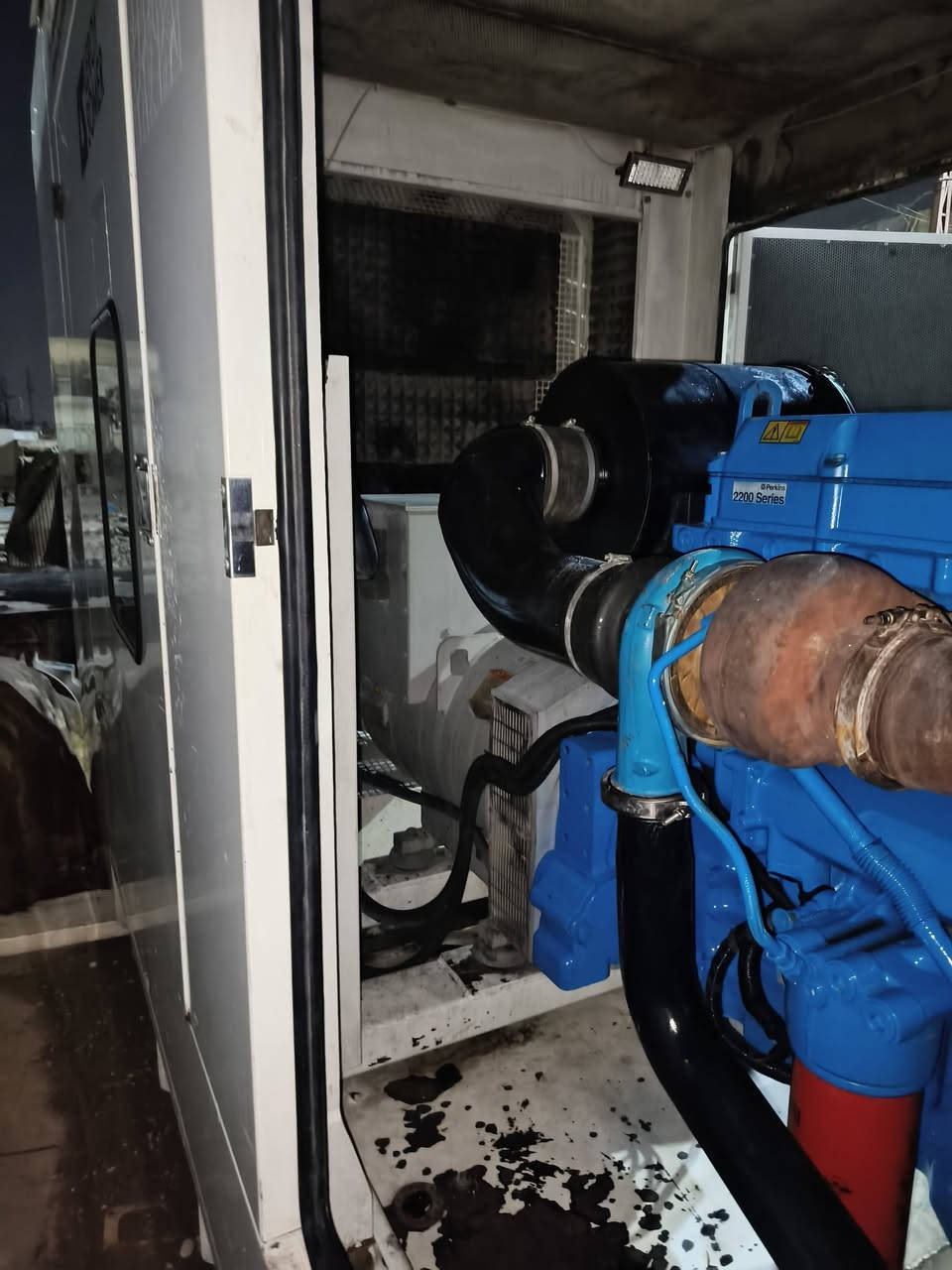 سلام عليكم مولدبيركنز ٢٢٠٠/ حاتم لاصرف لاتبخير شرط عل حمل٣٥٠ kv /بغدادازعفرانيةرقم الهاتف***********
