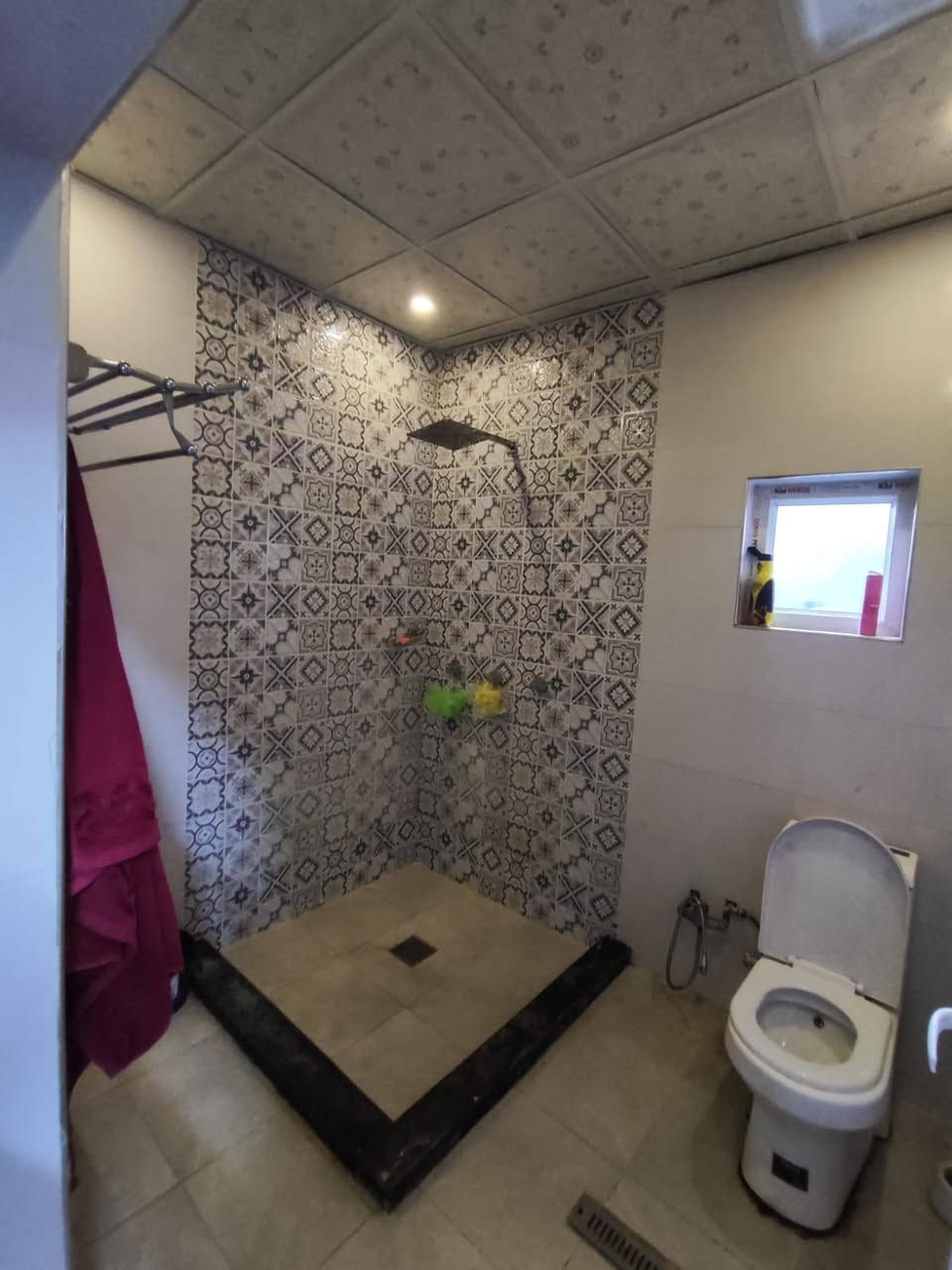 بيت البيع شهداء البياع
مساحه ١٠٠
٥×١٠طابقين 
يتكون من ٣ غرف نوم 
وصاله 
مطبخ حار وبارد 
ويه البيت ينباع 
 كاونتر 
وميز طعام 
وبردات 
وتخم قنفات
  والبيت جديد مثل ماشوف بالصور 
سعر ٢٨٥
التصال على الرقم  ***********
