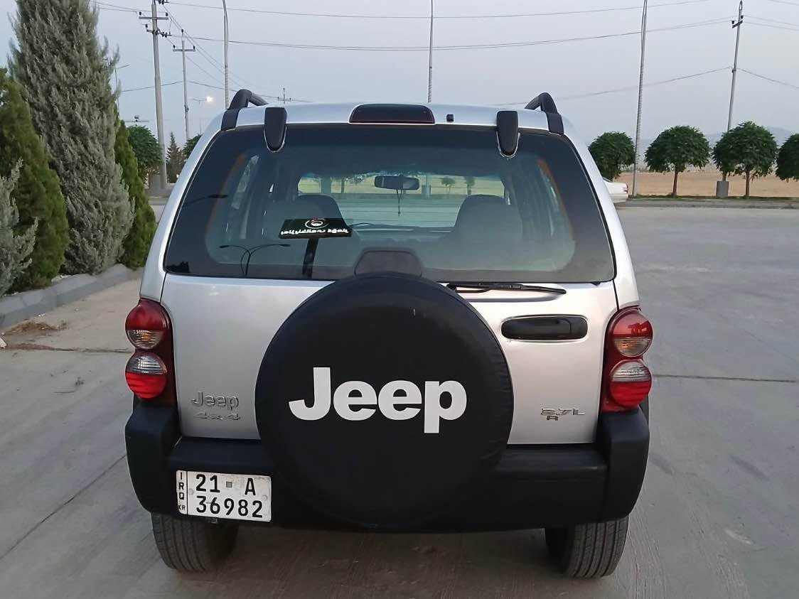 جێب ليبرتی2007 دەبڵ ئەکسل زۆر پاکە سە يارەکە گێڕو مەکينەوو ئەکسل بە شەرت تۆماتيکە دوو پارچە بۆياخە لە سەر ساخی بێ داعمو ليدراو هيچ مەسرەفی تيا نيە تەحويلو خەرامە بە شەرت 

سعرى $73 گەڵا مەجال
***********
*********** السليمانية, العراق
