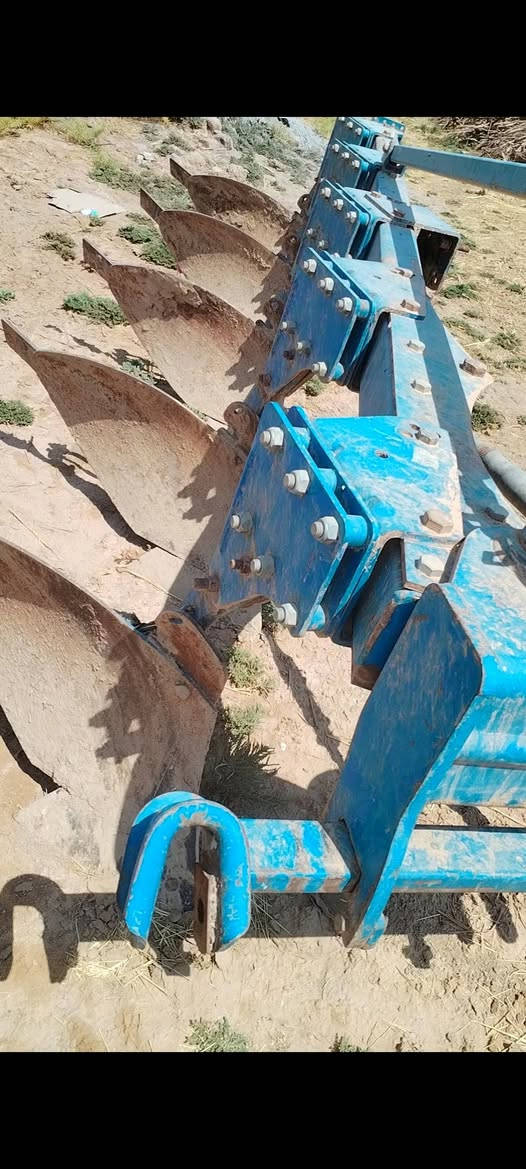 فدان للبيع حجم 16 خماسي 
مكان ديوانيه شنافيه 
*********** 
مكلف بالنشر.
