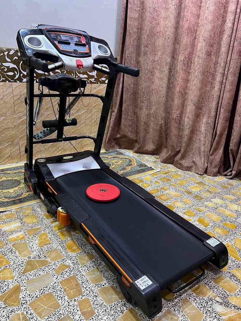 جهاز جري جبلي دبل ماطور شاشه لمس تحكمات لمس سرعه عاليه16.8 نظيف يحتوي على اكواب عدد2 وستاند موبايل بي شاشه تعد رقت سعرات حراريه قياس نبضات القلب مسافه مقطوعه مفتاح امان بي رجاج تكسير شحوم وبي شناو بطن بي اواكس بلوتوث جهاز يطبك ومياخذ مساحه ويا (هديه قرص خصر) يحمل 140 كيلو سرعه عاليه سعره 280 الف بغداد يوجد توصيل محافظات ***********
