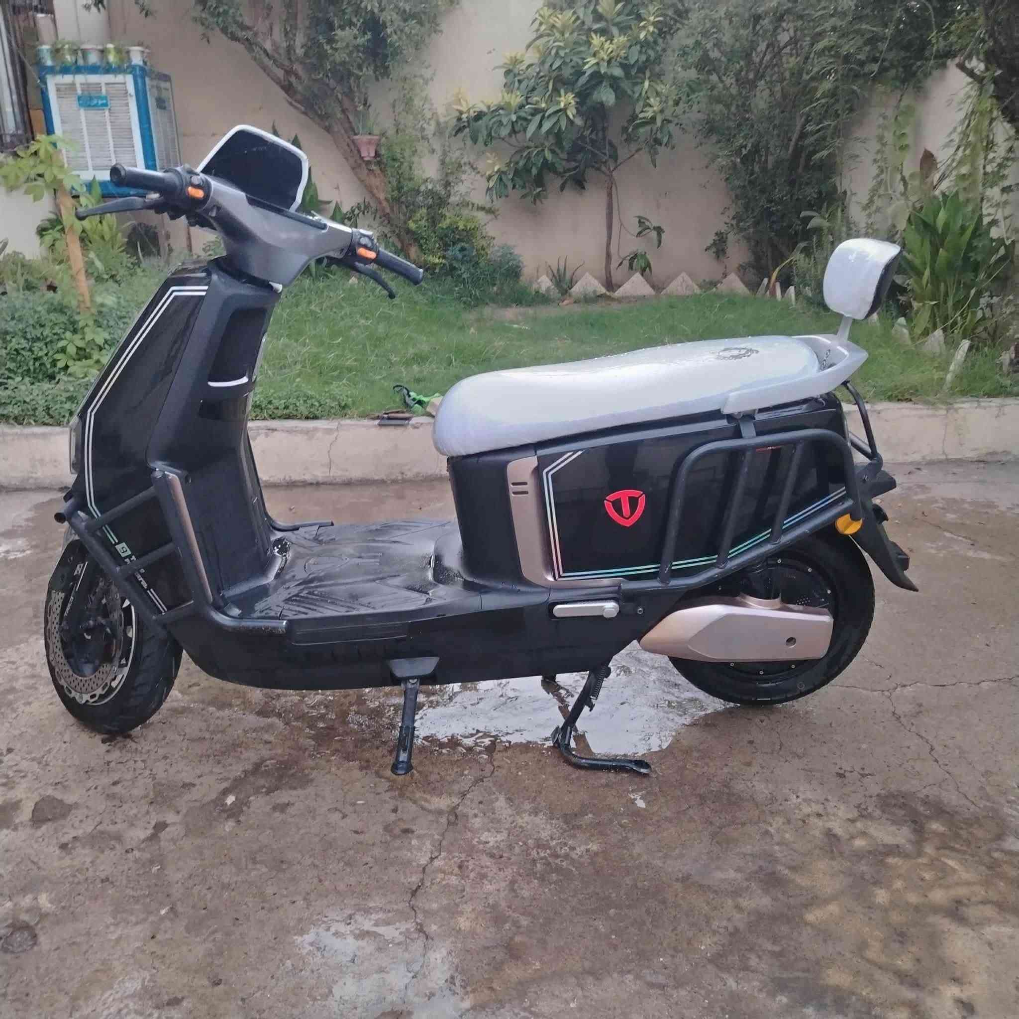 للبيع دراجه شحن تايلج ملف عقل شرط شركه الماطور فقط ثلالث بطاريات هابطه و انزلك من سعرهن 
دراجه نضيفة كلشي ما ابدل بيه 
ثلاثه نمر ✅
ملف 2500 ✅ 
سرعه70 حقيقي ✅
تشغيل عن بعد✅
نضام أمان حساسات ✅
بصمه ✅
دراجه فول
السعر 950 و انزل من سعر البطاريات وبيها مجال بسيط للطيبين 
واتساب ***********

