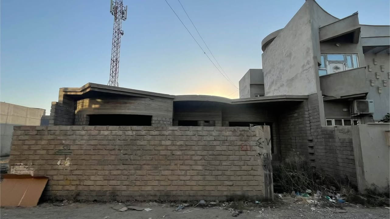 هيكل للبيع الموقع موصل حاوي الكنيسة خلف الملعب  المساحة 200م للتفاصيل اكثر التواصل على الرقم ***********
