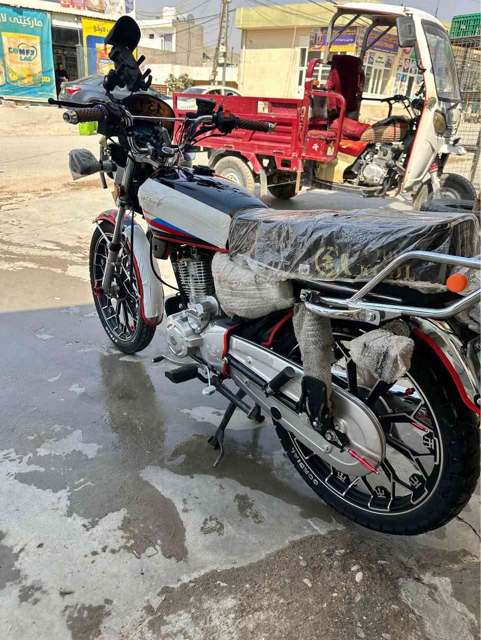 سڵاوی خوا لە هەموو لایەک هۆنزدا مەکینە ٢٠٠ بۆ فرۆشتن 
مۆدێلی ٢٠٢٦ وەجبەی یەک ٩٧٠٠٠ کیلۆمەتر ڕۆشتوە عەقد و مەنەفێسی لەگەڵە  ماتۆرەکە بەسمە و شغاڵە دوو سویچی بیلادی لەگەڵە ماتۆڕەکە بە سفری خۆم ڕام کێشاوە بە شەرتی هەمووشتێک ئەدەمێ هەموو گیانی بەشەرت خزمەتێکی باش کراوە هەتا ئێستا ڕۆن و بەنزینی خراپی تێنەکراوە نرخ ٩٠٠ هەزار و مەعامەلە شوێنم سلێمانیە تکایە گەر موشتەری نیت سەرمان مەئێشێنە ***********
لەسەر ئزنی ئەدمین🫀 السليمانية, العراق
