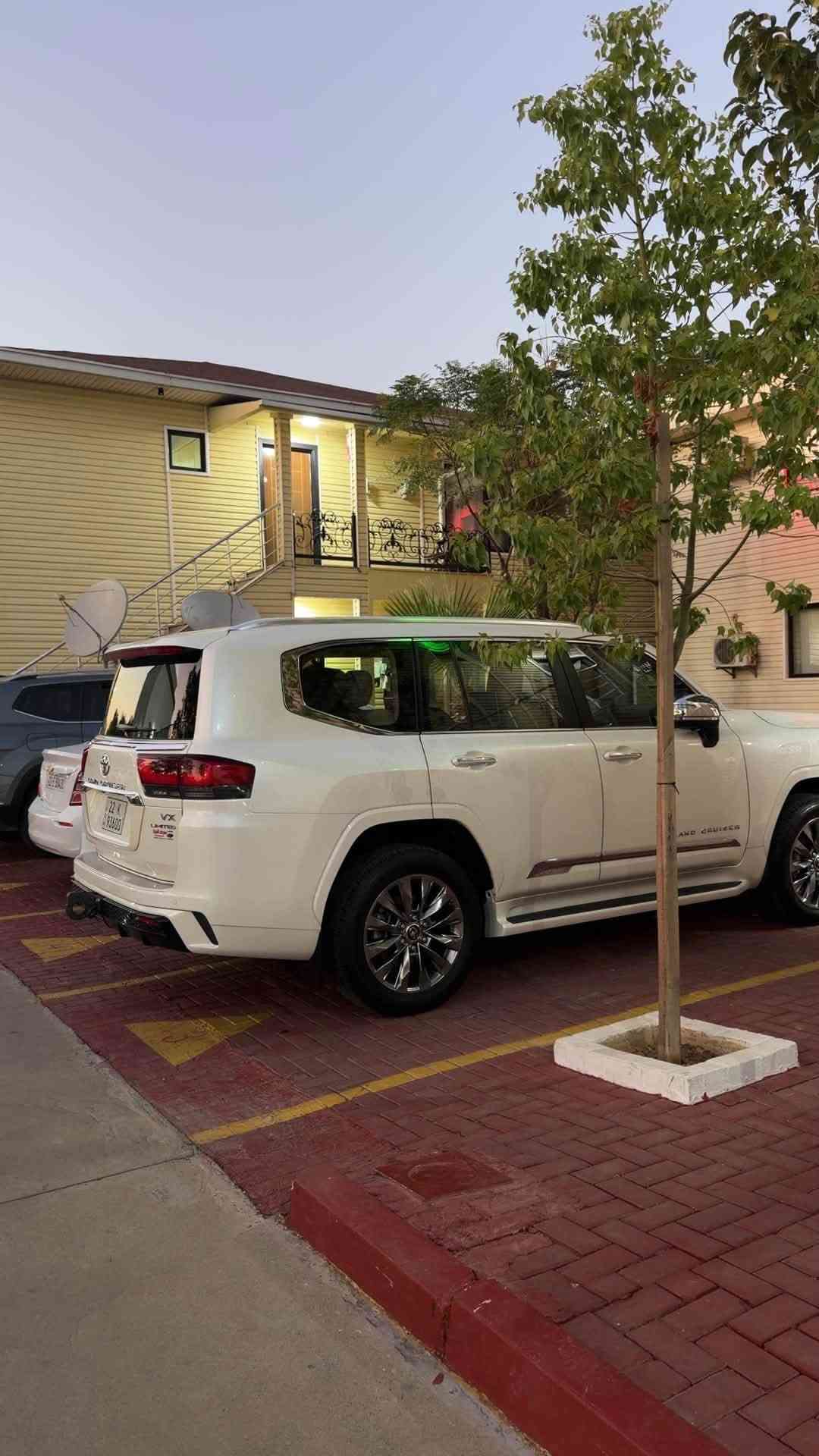 لاندكروزر VX • ٢٠٢٤ • ٥٠ الف